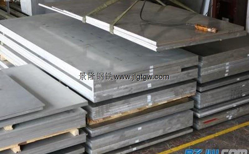 20CrMn是中国国家标准规定的一种合金结构钢的牌号。20CrMn是渗碳钢，也可用作调质钢，淬透性与20CrNi相近。
